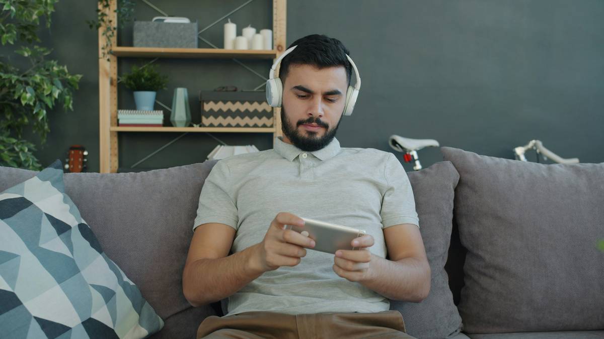 microsoft and casual games: mobile phone showing relaxed gameplay with Xbox logo overlay